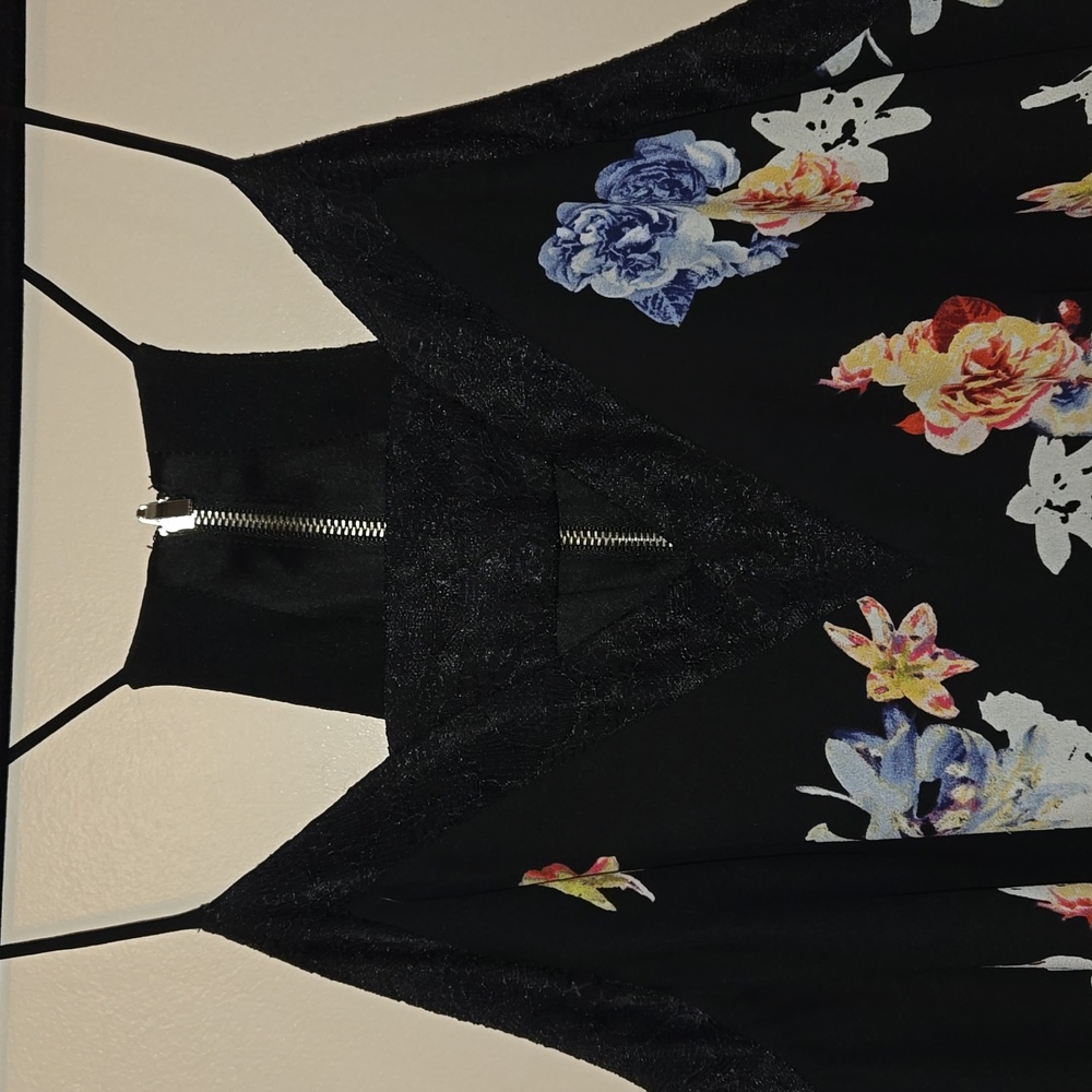 Express Floral Tank - Picture 4 of 7